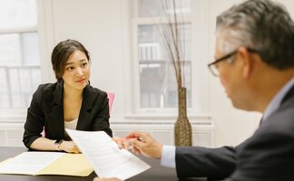 Những hành vi nào bị coi là xâm phạm bí mật kinh doanh?